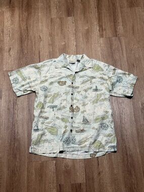 LL Bean Men’s Short Sleeve Button Up Tropical Print Shirt Size Medium